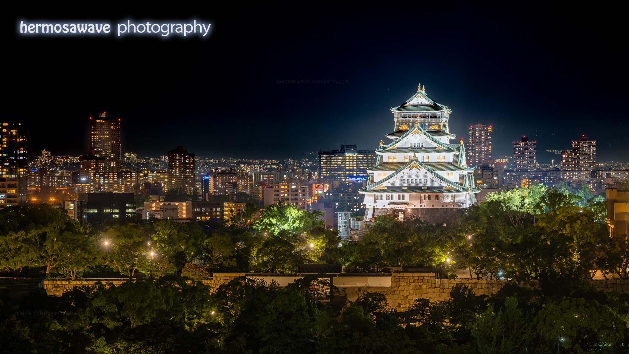 Osaka Castle at Night • 夜の大阪城