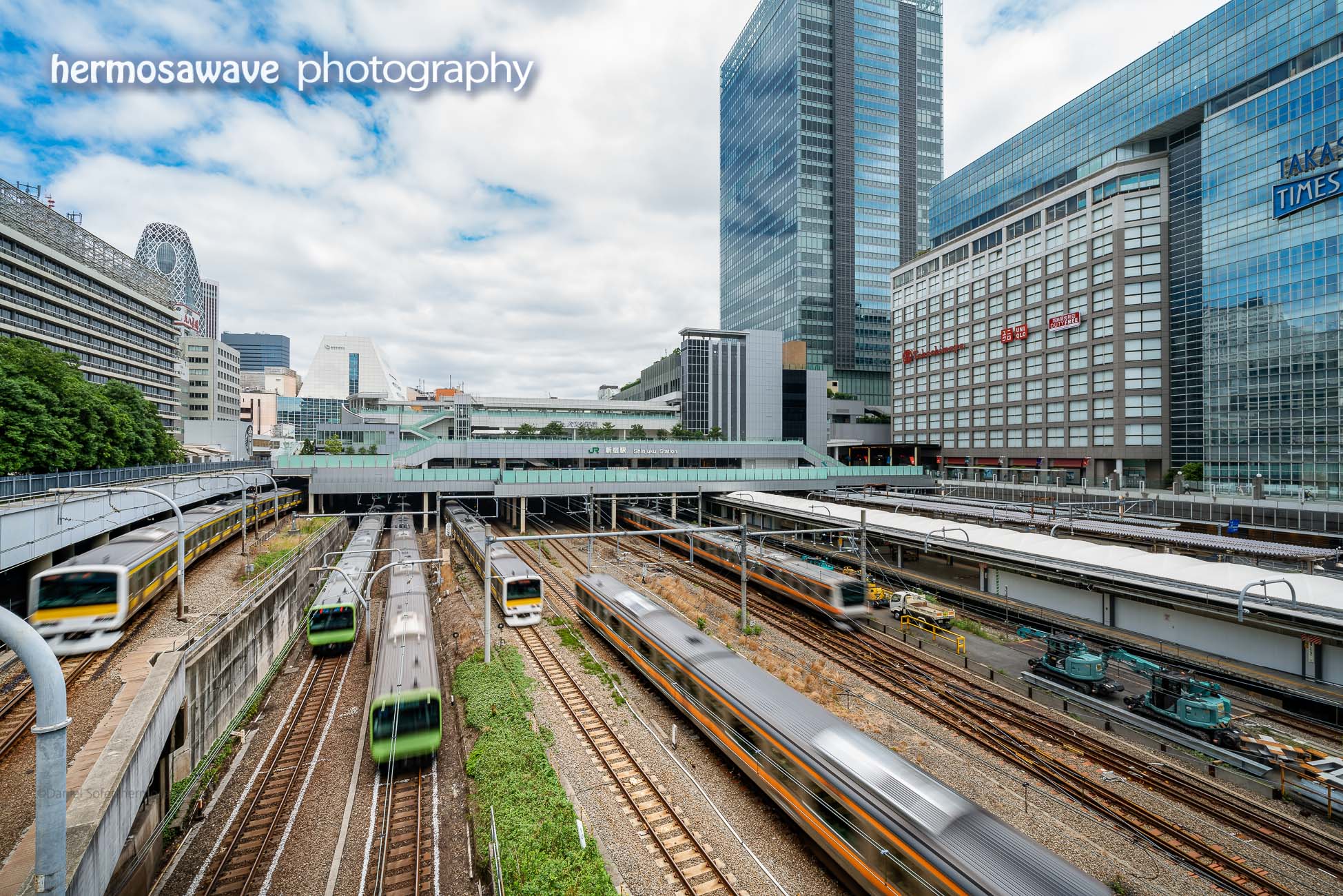 Shinjuku Trains • 新宿の電車