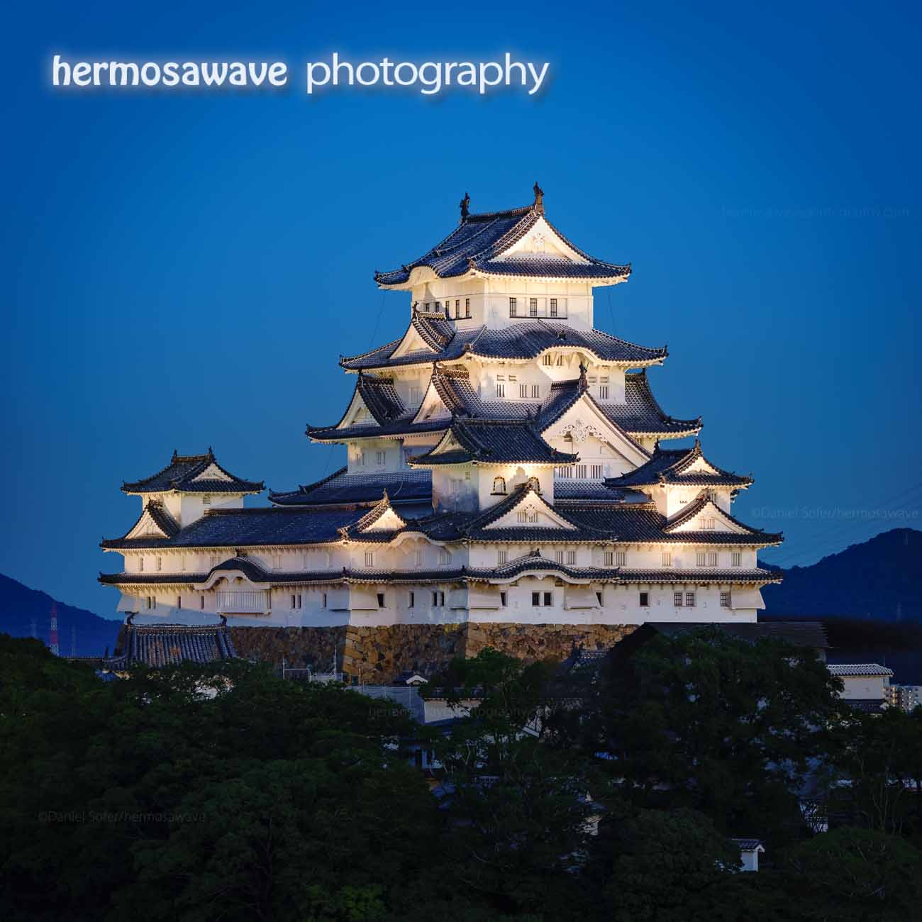 Himeji Castle at Dusk・夕方の姫路城