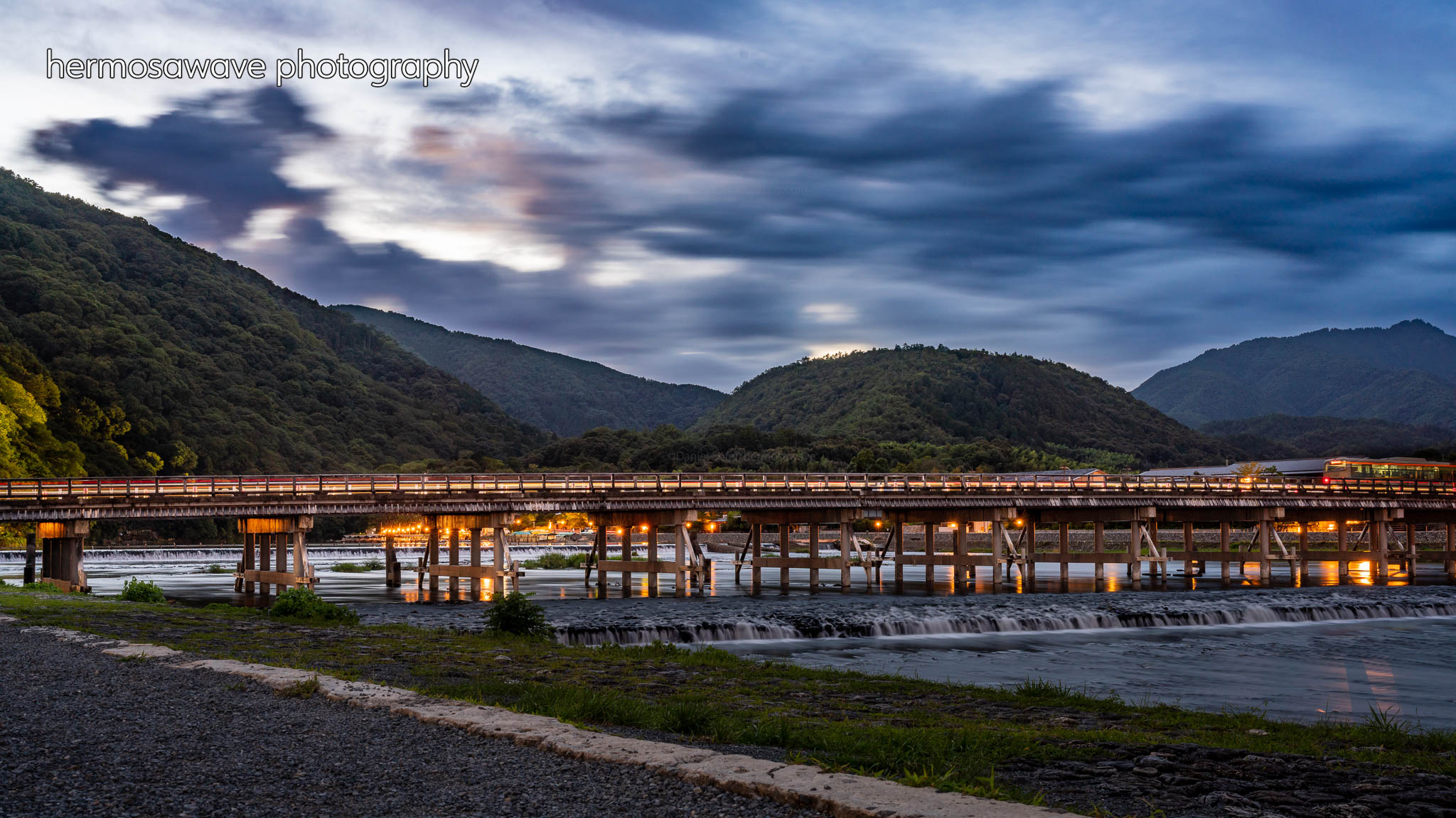 Evening in Arashiyama・嵐山の夕暮れ