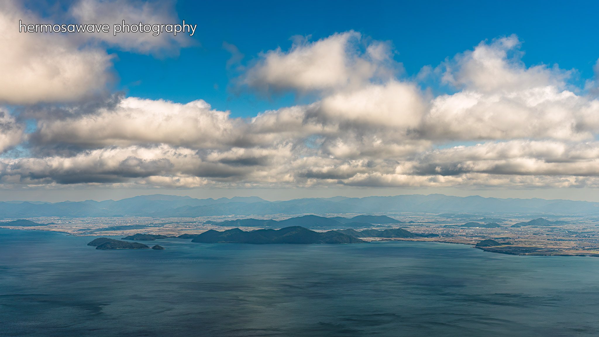Across Lake Biwa・琵琶湖の向こう側