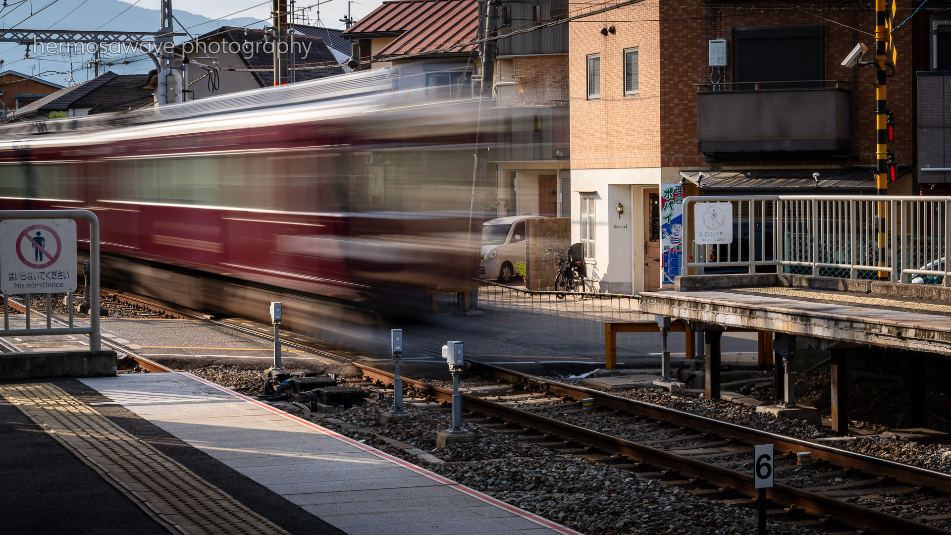 Arriving Train・着く電車