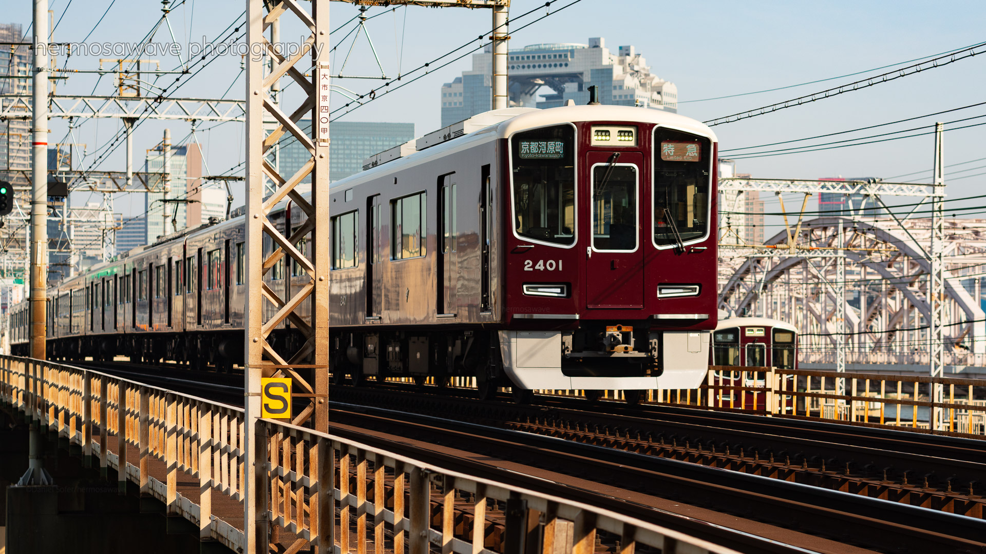 Crossing the Yodo River・淀川を渡る