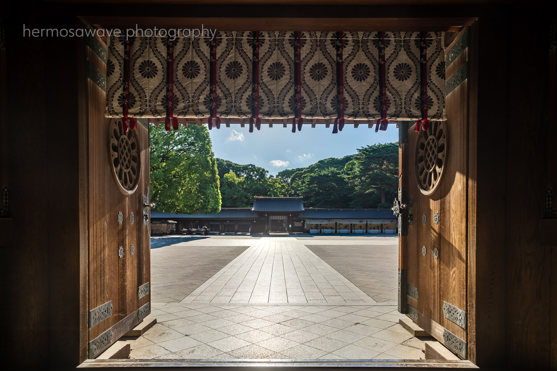 Shrine Morning・神社の朝
