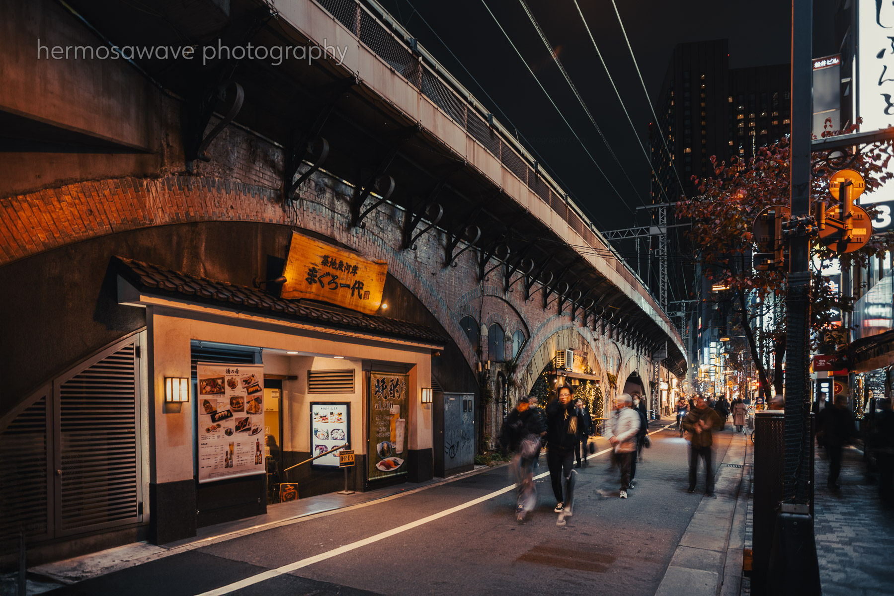 Under the Tracks・ガード下