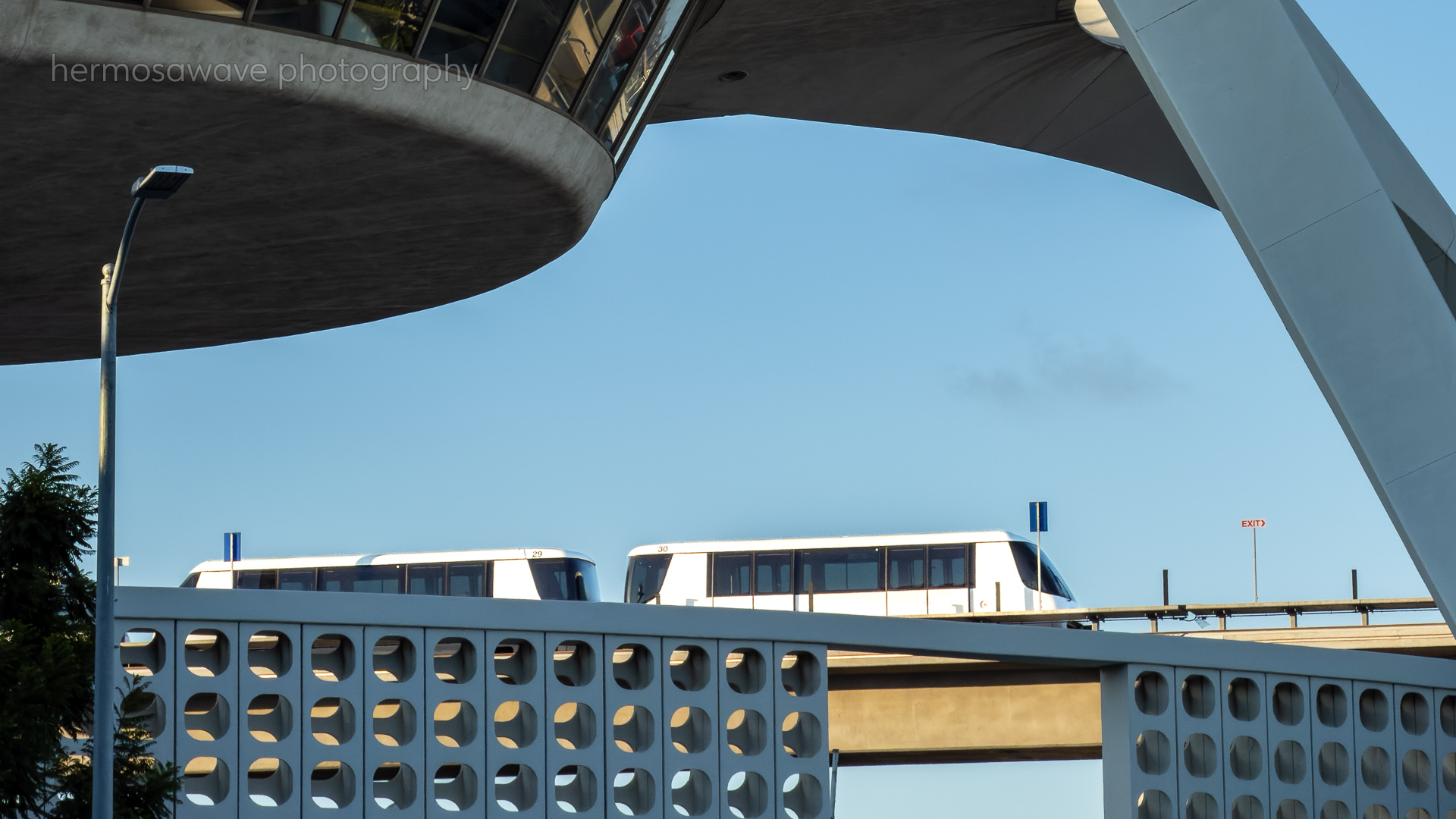 LAX Skylink